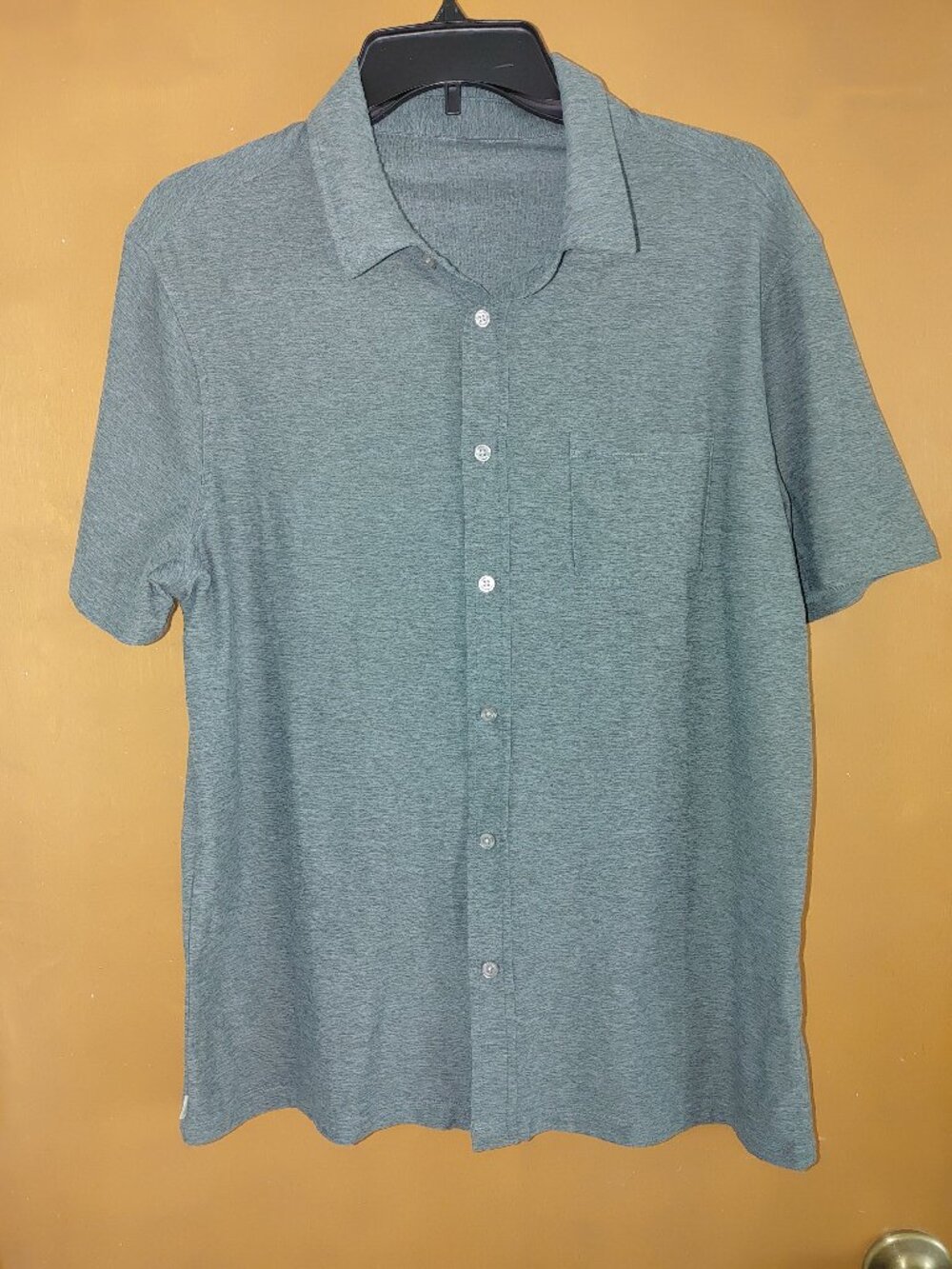 VUORI Men's Short Sleeves Shirt Size S Pre-owned